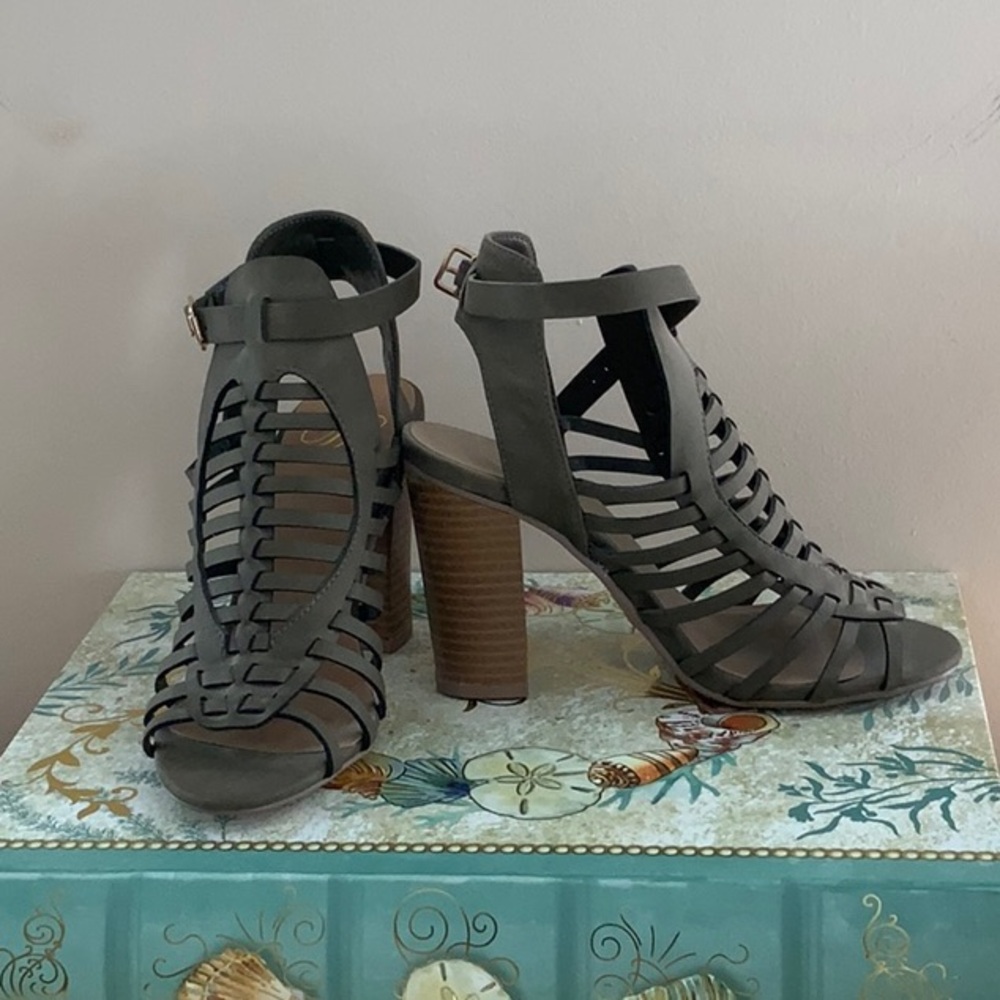 D Sandals Suede Leather Strappy Olive Green Shoes 5-1/2  NWOT